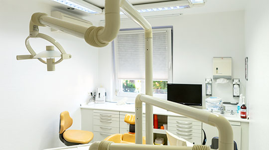 Behandlungsraum DentNet Praxis